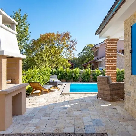 펜션 Romantic With Pool, Surrounded By Nature - Id 2507 - By Traveler Tourist Agency Krk