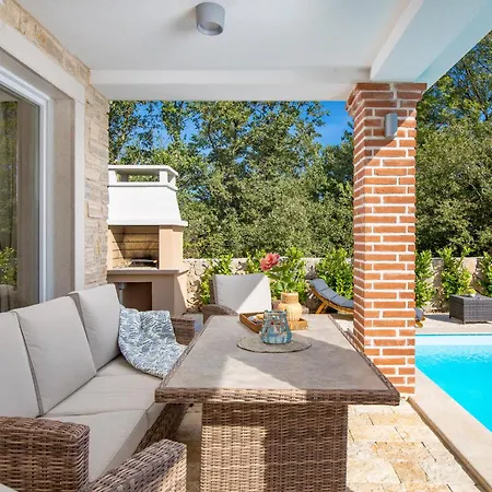 펜션 Romantic With Pool, Surrounded By Nature - Id 2507 - By Traveler Tourist Agency Krk