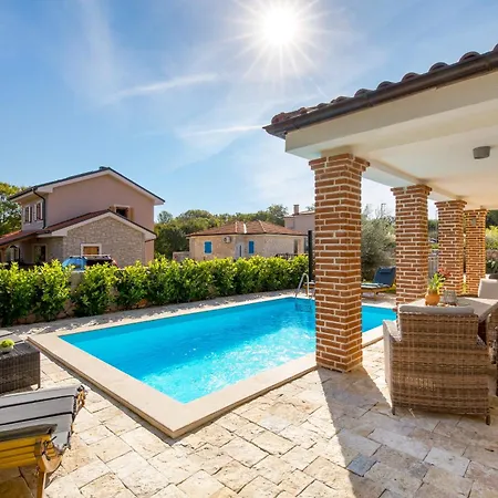 펜션 Romantic With Pool, Surrounded By Nature - Id 2507 - By Traveler Tourist Agency Krk